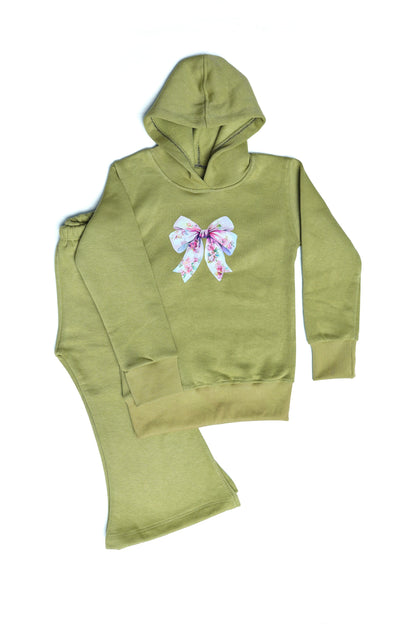 👕 Warm Hugs – Sweatshirt & Trouser Combo