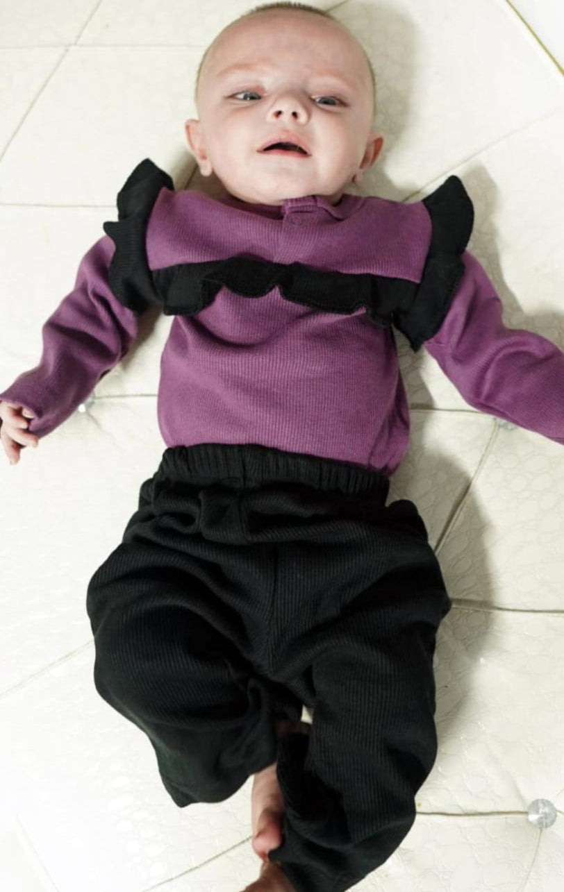 🖤 Little Classic – Romper & Black Trouser Set